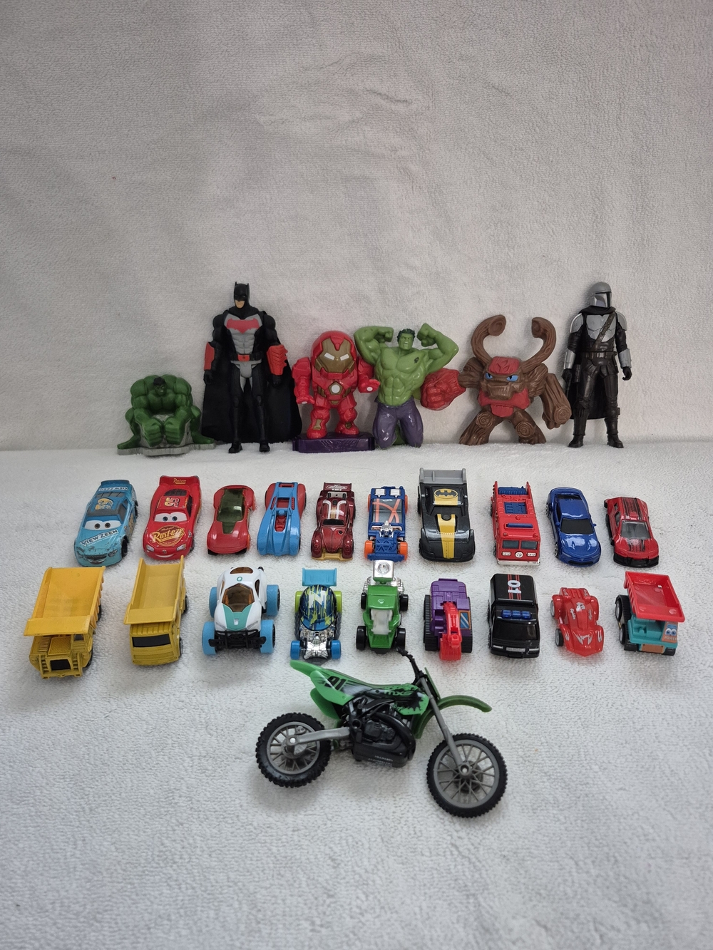 Mixed Collection Kids Toy Vehicle & Action Figures 26 Pieces Total